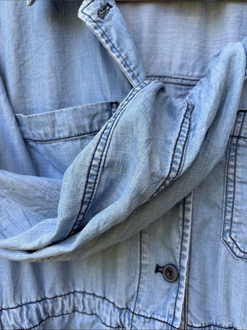Gap TENCEL Chambray Utility Jacket
Size XL (Runs Small) - Picture 3 of 5